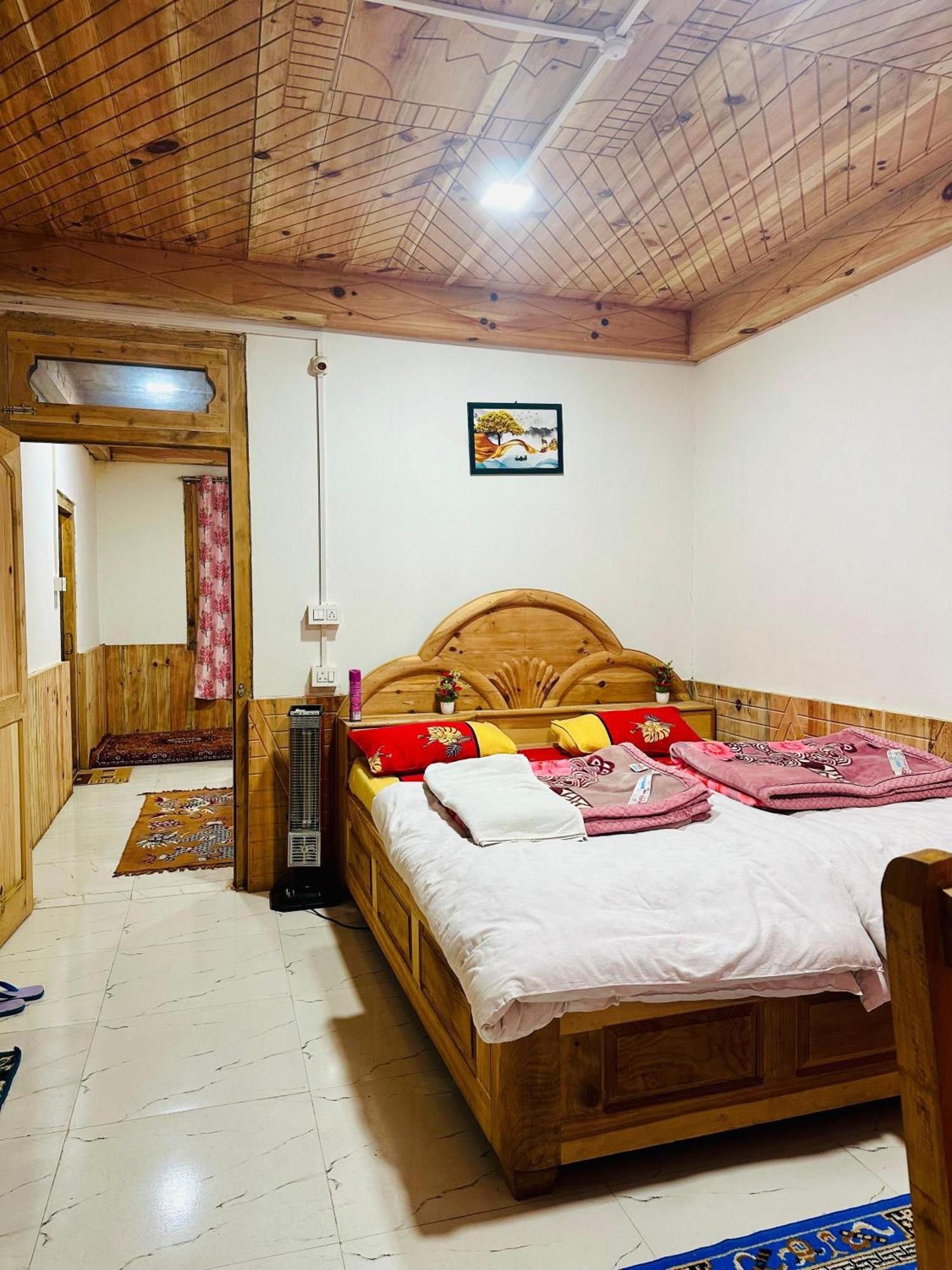 Vansh Green View Homestay Sainj Exteriér fotografie